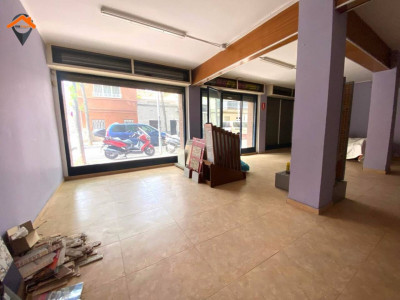LOCAL COMERCIAL LUMINOSO Y BIEN UBICADO EN BARBERÀ DEL VALLÈS!!
