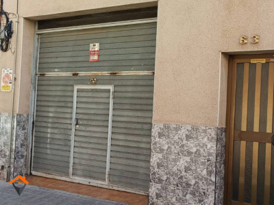 LOCAL DIAFANO CON VADO IDEAL ALMACEN O GARAJE!!