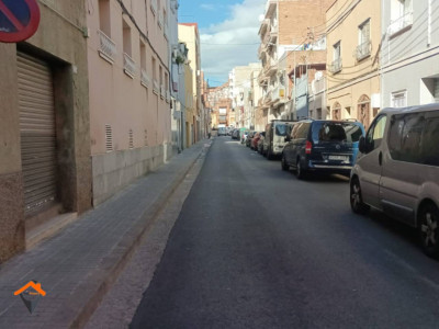 LOCAL DIAFANO CON VADO IDEAL ALMACEN O GARAJE!!