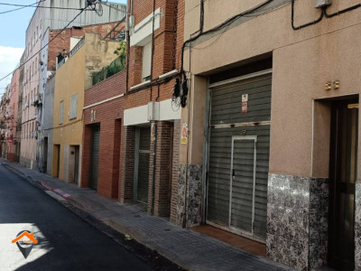 LOCAL DIAFANO CON VADO IDEAL ALMACEN O GARAJE!!