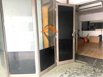 Local en Alquiler en el CENTRO de 113m2 todo en planta!!