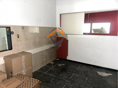 Local en Alquiler en el CENTRO de 113m2 todo en planta!!