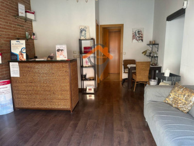 LOCAL EN VENTA EN EL CENTRO CON POSIBILIDAD DE HACERLO VIVIENDA!