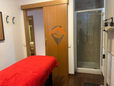 LOCAL EN VENTA EN EL CENTRO CON POSIBILIDAD DE HACERLO VIVIENDA!