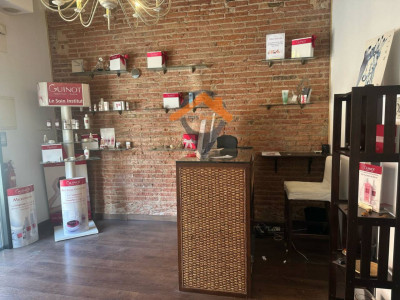 LOCAL EN VENTA EN EL CENTRO CON POSIBILIDAD DE HACERLO VIVIENDA!