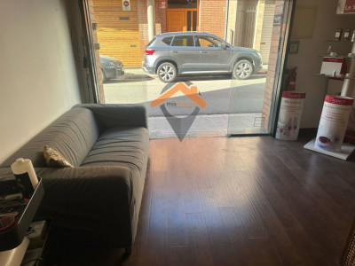 LOCAL EN VENTA EN EL CENTRO CON POSIBILIDAD DE HACERLO VIVIENDA!