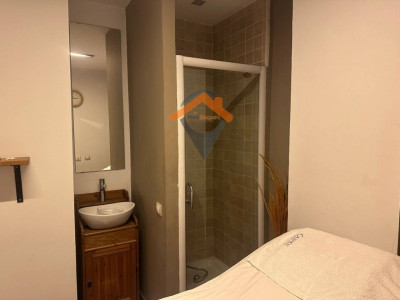 LOCAL EN VENTA EN EL CENTRO CON POSIBILIDAD DE HACERLO VIVIENDA!