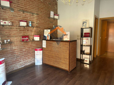 LOCAL EN VENTA EN EL CENTRO CON POSIBILIDAD DE HACERLO VIVIENDA!