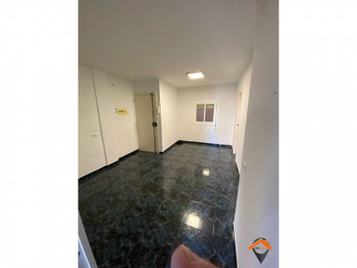 Luminoso piso reformado con balcón en excelente ubicación