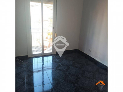 LUMINOSO PISO REFORMADO CON BALCON EN EXCELENTE UBICACION