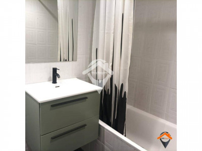 LUMINOSO PISO REFORMADO CON BALCON EN EXCELENTE UBICACION