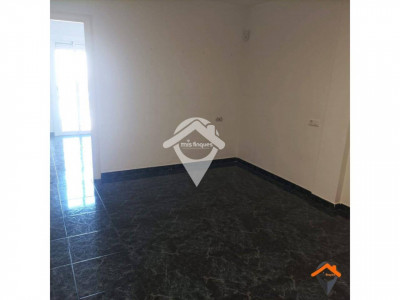 LUMINOSO PISO REFORMADO CON BALCON EN EXCELENTE UBICACION