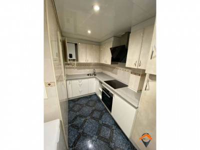 Luminoso piso reformado con balcón en excelente ubicación