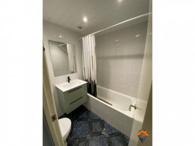 Luminoso piso reformado con BALCON en excelente ubicación!!!