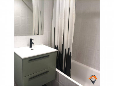 Luminoso piso reformado con BALCON en excelente ubicación!!!