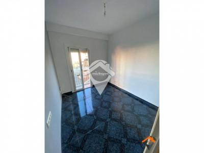 LUMINOSO PISO REFORMADO CON BALCON EN EXCELENTE UBICACION