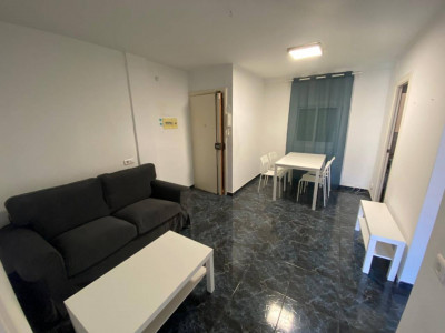 Luminoso piso reformado con BALCON en excelente ubicación!!!