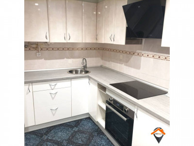 Luminoso piso reformado con balcón en excelente ubicación