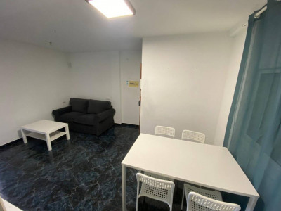 Luminoso piso reformado con balcón en excelente ubicación