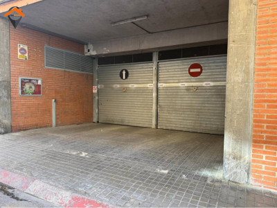 ¡OLVÍDATE DE BUSCAR APARCAMIENTO EN CREU DE BARBERÁ! PLAZA AMPLIA Y DE FÁCIL ACCESO!