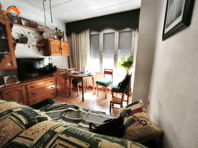 ¡OPORTUNIDAD EN LES TERMES! PISO SOLEADO DE 3 HABITACIONES PARA ENTRAR A VIVIR!! 