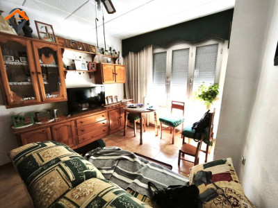 ¡OPORTUNIDAD EN LES TERMES! PISO SOLEADO DE 3 HABITACIONES PARA ENTRAR A VIVIR!! 