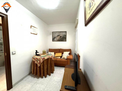 PISO CON BALCÓN, 3 HABITACIONES Y EXCELENTE UBICACIÓN CON TODOS LOS SERVICIOS A PIE DE CALLE!!