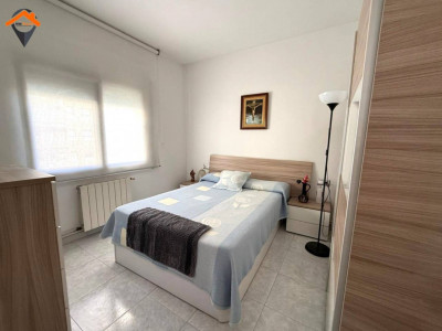 PISO CON BALCÓN, 3 HABITACIONES Y EXCELENTE UBICACIÓN CON TODOS LOS SERVICIOS A PIE DE CALLE!!