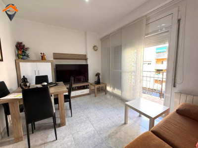 PISO CON BALCÓN, 3 HABITACIONES Y EXCELENTE UBICACIÓN CON TODOS LOS SERVICIOS A PIE DE CALLE!!