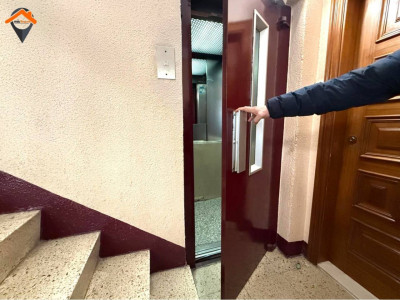 PISO CON BALCÓN, 3 HABITACIONES Y EXCELENTE UBICACIÓN CON TODOS LOS SERVICIOS A PIE DE CALLE!!