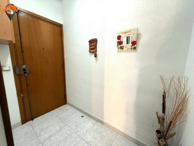 PISO CON BALCÓN, 3 HABITACIONES Y EXCELENTE UBICACIÓN CON TODOS LOS SERVICIOS A PIE DE CALLE!!