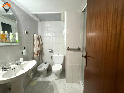 PISO CON BALCÓN, 3 HABITACIONES Y EXCELENTE UBICACIÓN CON TODOS LOS SERVICIOS A PIE DE CALLE!!