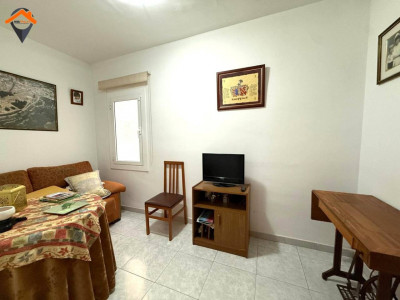 PISO CON BALCÓN, 3 HABITACIONES Y EXCELENTE UBICACIÓN CON TODOS LOS SERVICIOS A PIE DE CALLE!!