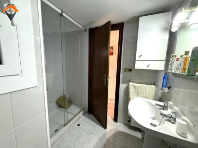 PISO CON BALCÓN, 3 HABITACIONES Y EXCELENTE UBICACIÓN CON TODOS LOS SERVICIOS A PIE DE CALLE!!