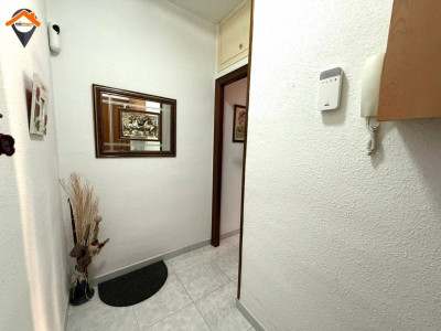 PISO CON BALCÓN, 3 HABITACIONES Y EXCELENTE UBICACIÓN CON TODOS LOS SERVICIOS A PIE DE CALLE!!