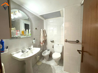 PISO CON BALCÓN, 3 HABITACIONES Y EXCELENTE UBICACIÓN CON TODOS LOS SERVICIOS A PIE DE CALLE!!