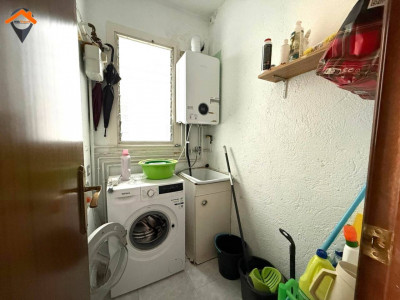 PISO CON BALCÓN, 3 HABITACIONES Y EXCELENTE UBICACIÓN CON TODOS LOS SERVICIOS A PIE DE CALLE!!