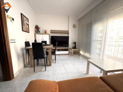 PISO CON BALCÓN, 3 HABITACIONES Y EXCELENTE UBICACIÓN CON TODOS LOS SERVICIOS A PIE DE CALLE!!