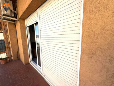 PISO CON BALCÓN, 3 HABITACIONES Y EXCELENTE UBICACIÓN CON TODOS LOS SERVICIOS A PIE DE CALLE!!