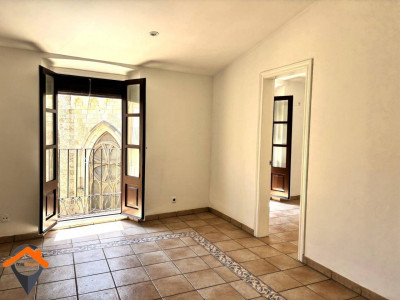 PISO CON ENCANTO HISTÓRICO EN EL CENTRO DE SABADELL!!! 