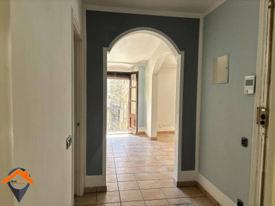 PISO CON ENCANTO HISTÓRICO EN EL CENTRO DE SABADELL!!! 
