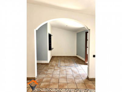 PISO CON ENCANTO HISTÓRICO EN EL CENTRO DE SABADELL!!! 