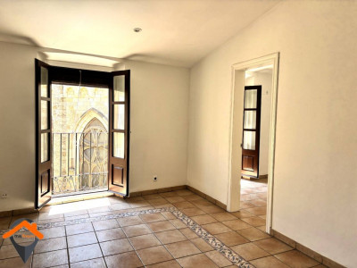 PISO CON ENCANTO HISTÓRICO EN EL CENTRO DE SABADELL!!! 