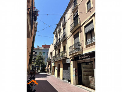 PISO CON ENCANTO HISTÓRICO EN EL CENTRO DE SABADELL!!! 