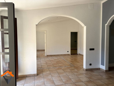 PISO CON ENCANTO HISTÓRICO EN EL CENTRO DE SABADELL!!! 