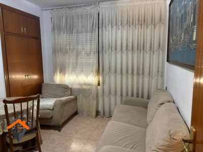 PISO CON SOLO UN VECINO, CON ENTRADA INDEPENDIENTE Y TERRAZA!!!