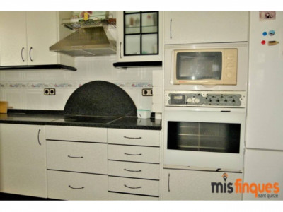 ¡¡PISO DE 130m² EN AVDA CONCORDIA - SABADELL!!