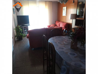 PISO DE 4 HAB. ZONA RDA. PAU VILA