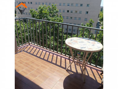 PISO DE 4 HAB. ZONA RDA. PAU VILA