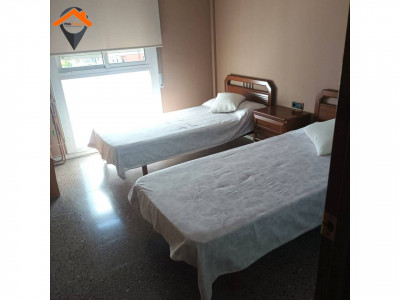PISO DE 4 HAB. ZONA RDA. PAU VILA